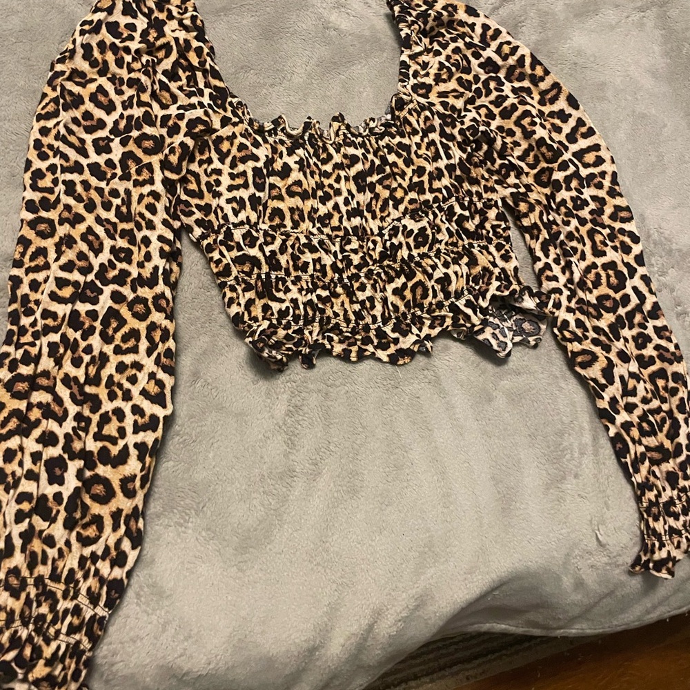 H&M Black and Brown Ruffled Crop Blouse - Picture 2 of 7